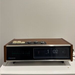 Sanyo Vintage Clock Radio with Wood Finish 70s 80s works